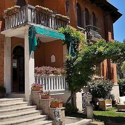 Ξενοδοχείο Albertina 2*