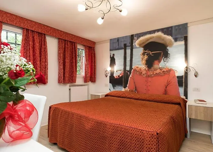 Отель Albertina 2*