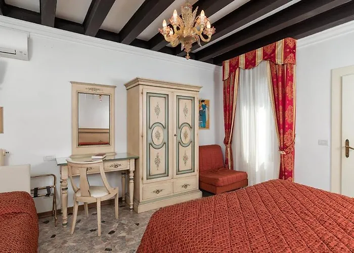 Отель Albertina