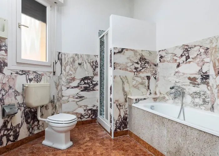 Отель Albertina 2*