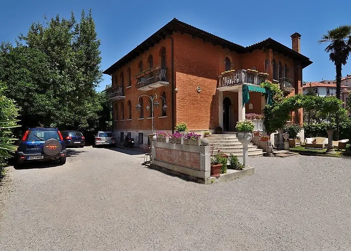 Отель Albertina